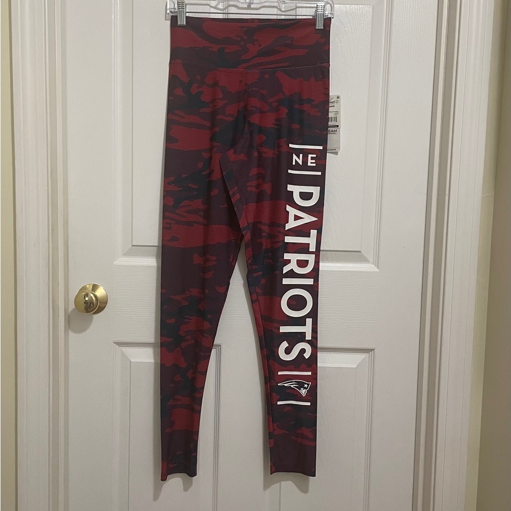 Team Apparel Patriots Camo Leggings - Red and Black